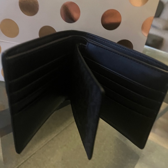 Wallets - Picture 4 of 6